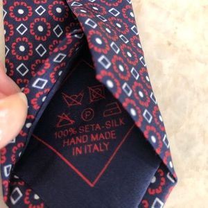 BRIONI 100% silk men’s tie. Pristine condition